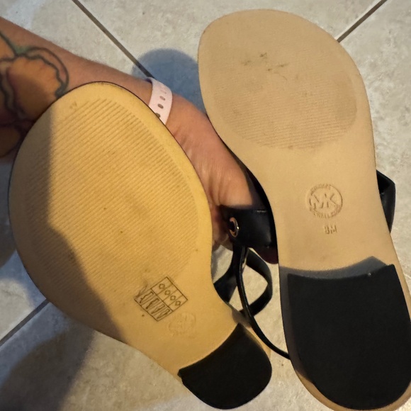 Never worn black leather with gold accents Michael Kors sandals size 8 - Picture 6 of 7
